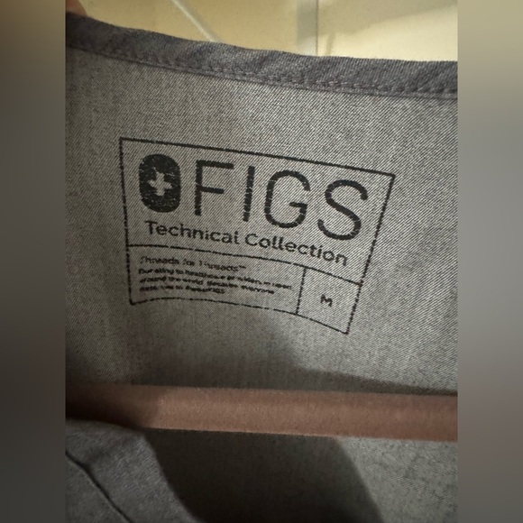 FIGS Gray Top and Pants with Tapered Legs and Elastic Waistband - Picture 3 of 7